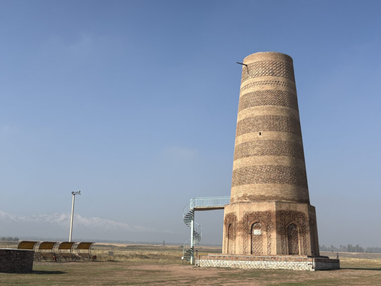 キルギス世界遺産・ブラナの塔｜シルクロードの謎の塔を在住者が解説