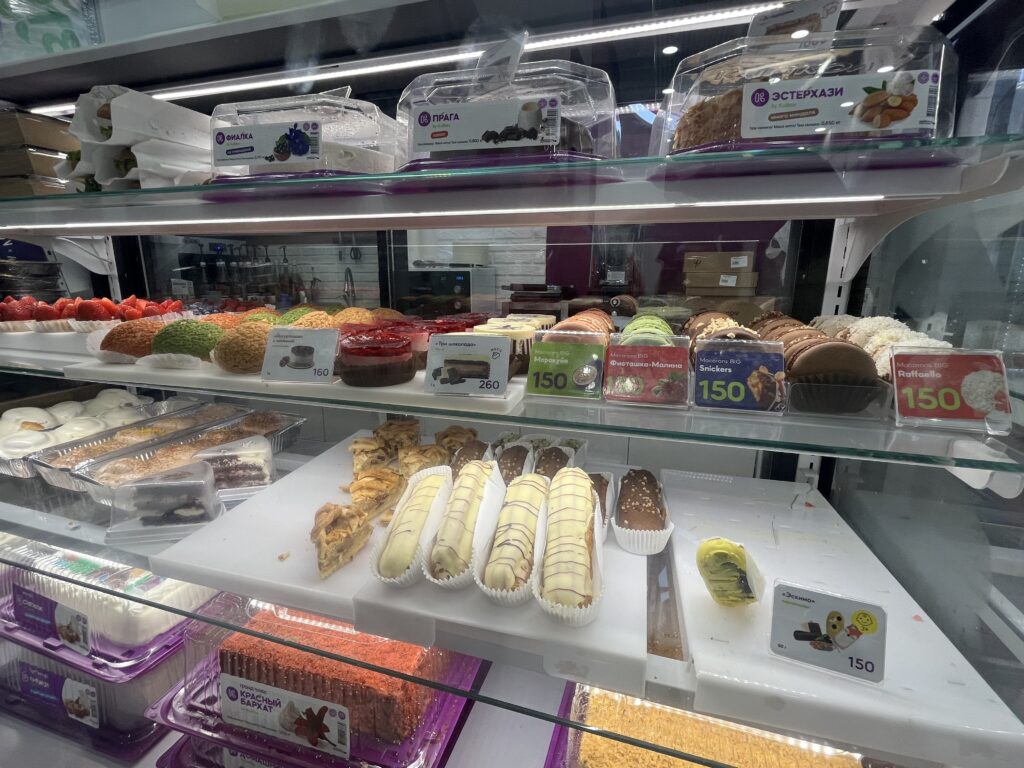 キルギスのケーキ屋さん
