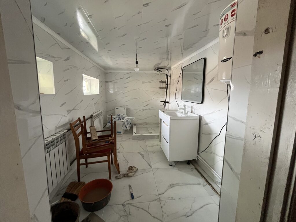 ホームステイのトイレとシャワー（準備中）