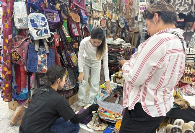 ビシュケクのバザールでお土産探し
